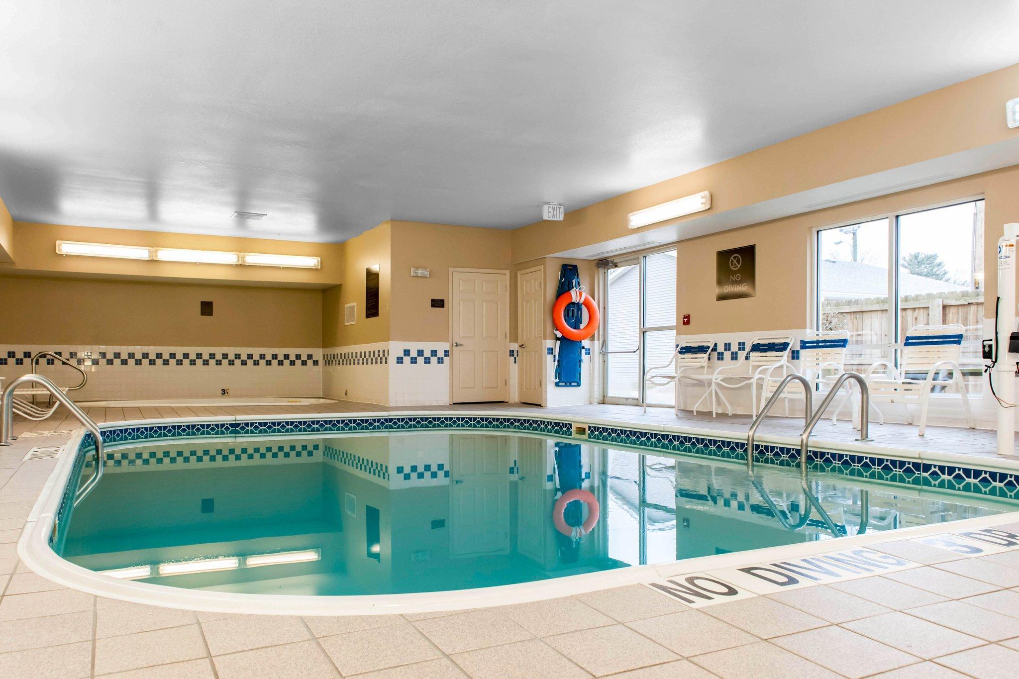 Comfort Suites Terre Haute University Area Экстерьер фото