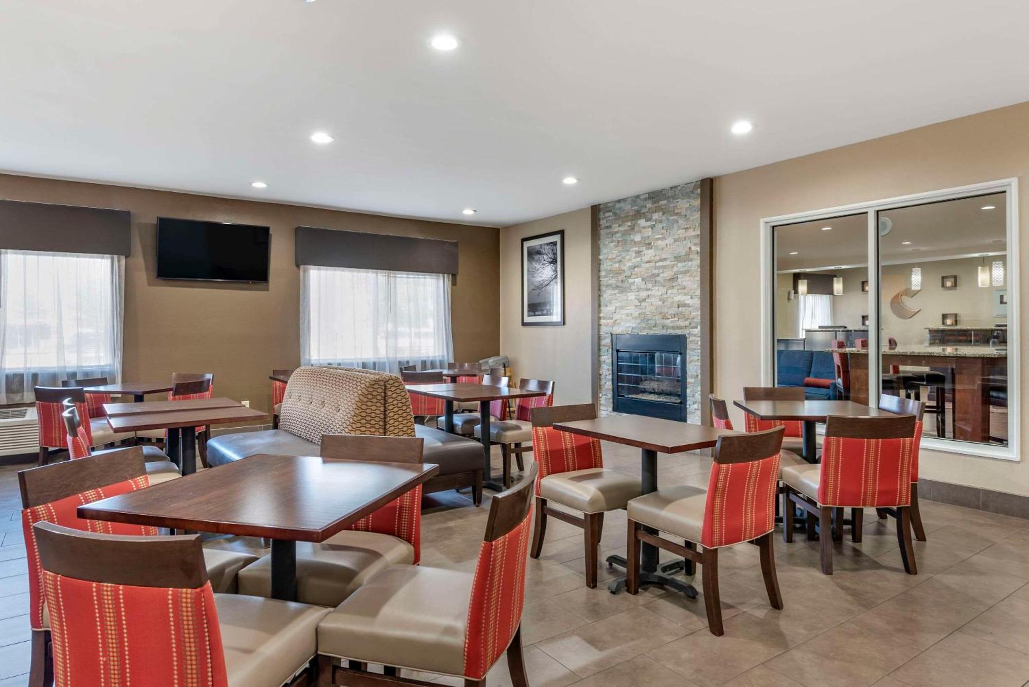 Comfort Suites Terre Haute University Area Экстерьер фото