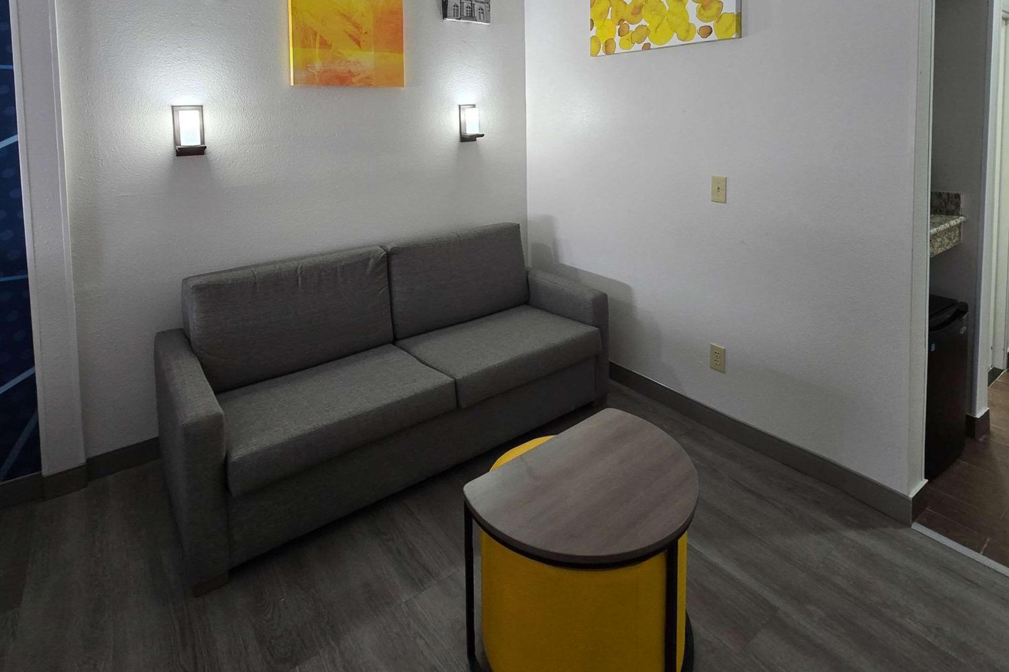 Comfort Suites Terre Haute University Area Экстерьер фото