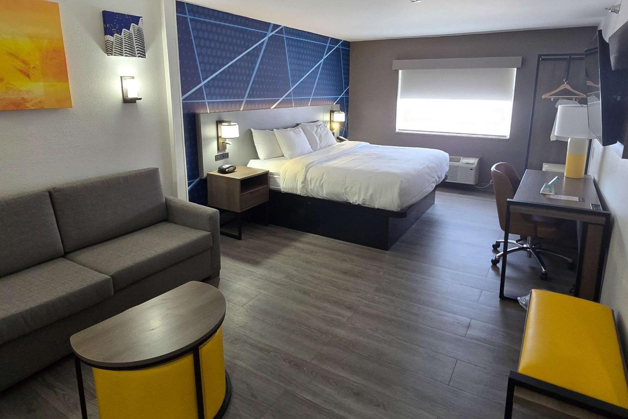 Comfort Suites Terre Haute University Area Экстерьер фото