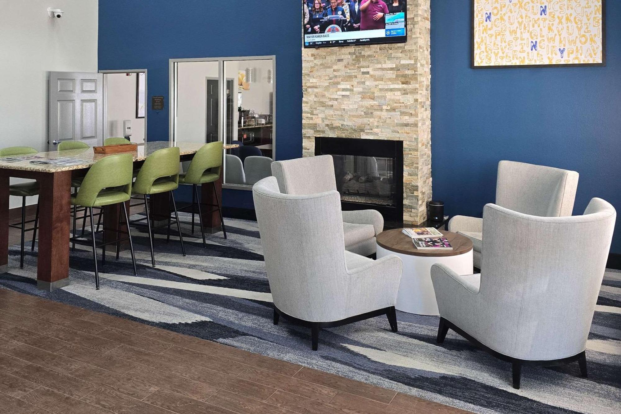Comfort Suites Terre Haute University Area Экстерьер фото